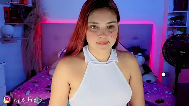 Snapshot of Kylie_brokee chatting on 02.27.26 Kylie brokee online show from 02.27.26