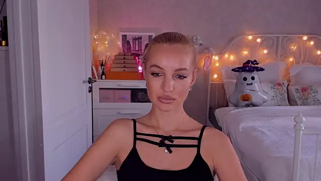 aestetick online show from 10.25.25