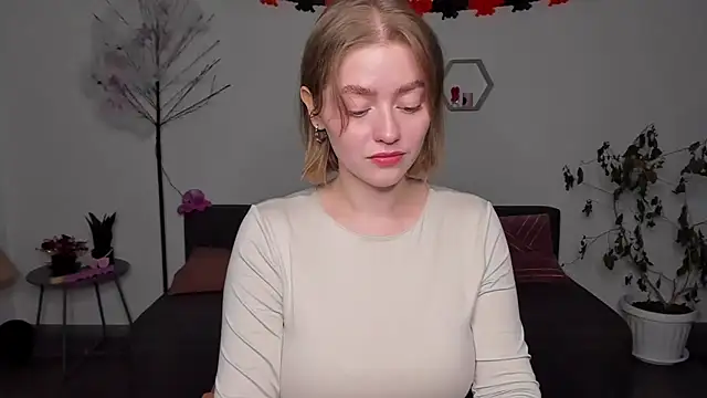 AidaPerry online show from 12.10.24