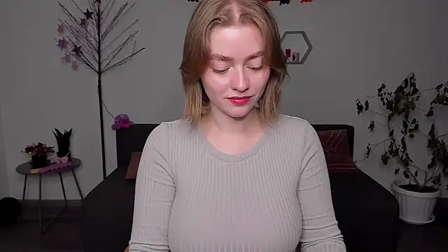 AidaPerry online show from 12.11.24