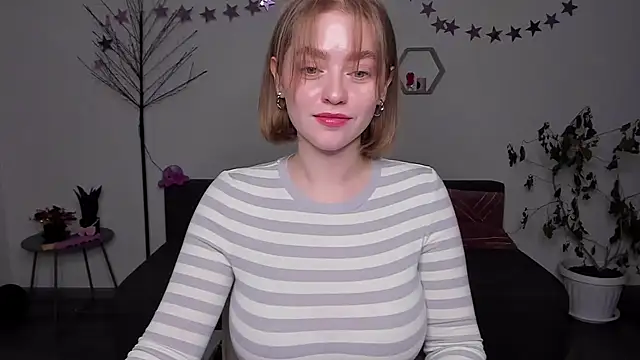 AidaPerry online show from 12.12.24