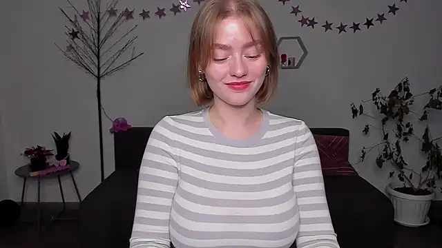 AidaPerry online show from 12.12.24