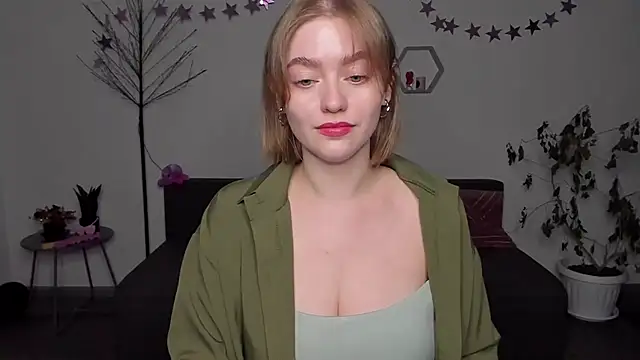 AidaPerry online show from 12.14.24