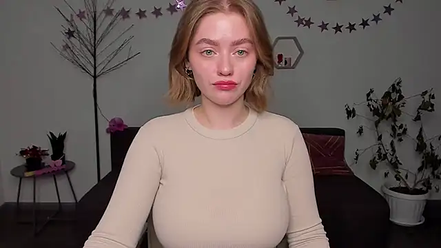 AidaPerry online show from 12.22.24