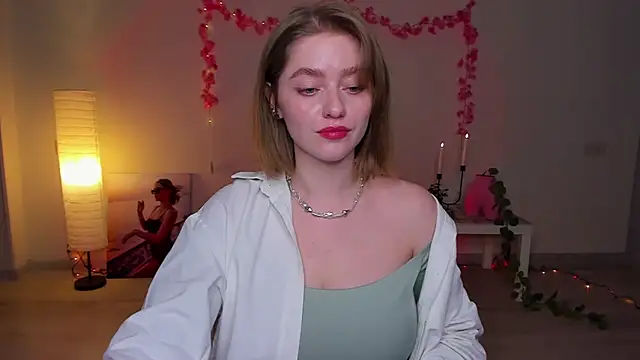 AidaPerry online show from 01.21.25