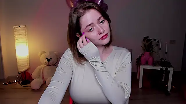 AidaPerry online show from 03.14.25