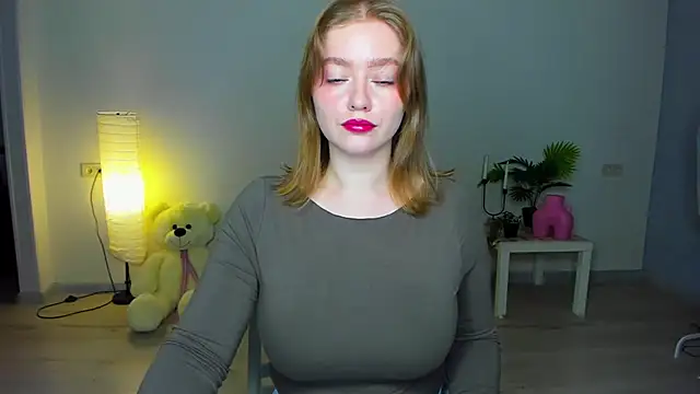 AidaPerry online show from 10.04.25