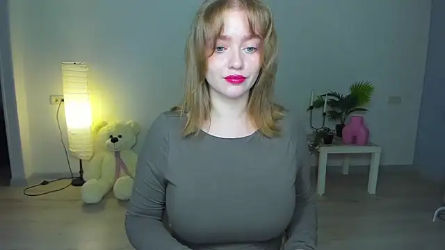 AidaPerry online show from 10.10.25