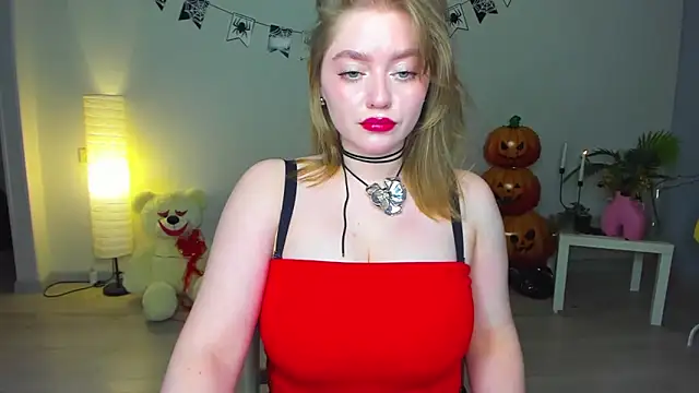 AidaPerry online show from 10.31.25