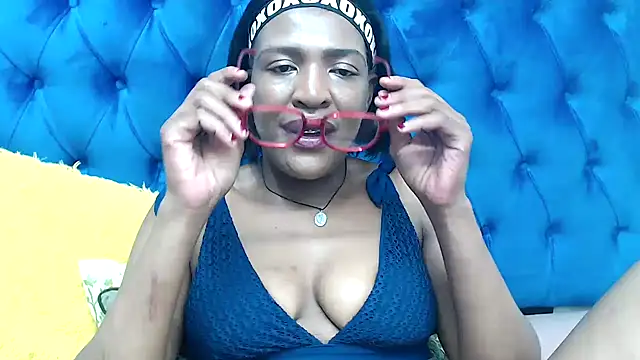 Snapshot of SpicyQueenxxxx chatting on 03.20.26 SpicyQueenxxxx online show from 03.20.26