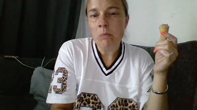 Snapshot of scrummymummy2 chatting on 07.13.26 scrummymummy2 online show from 07.13.26