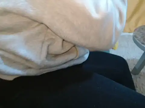 Snapshot of leslysexygirl chatting on 05.19.26 leslysexygirl online show from 05.19.26