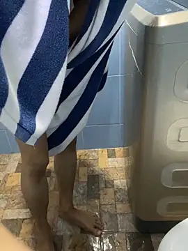 Snapshot of zeck80 chatting on 10.04.25 zeck80 online show from 10.04.25