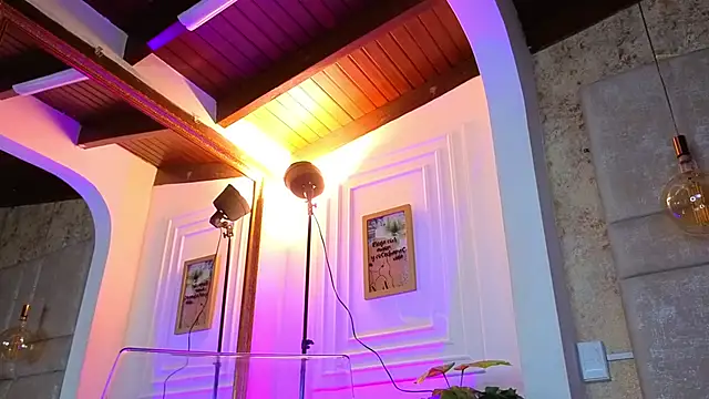 AlessiaLondon online show from 04.01.26