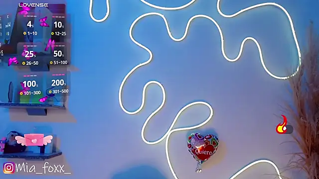 Mia foxx  online show from 03.04.25