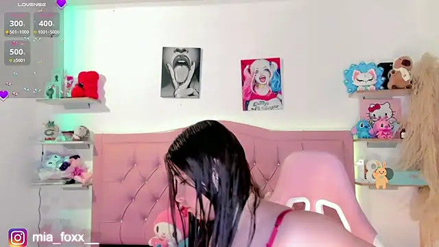 Mia foxx  online show from 12.03.25