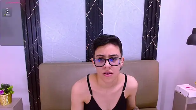Snapshot of Cutie_Shy_ chatting on 10.13.25 Cutie Shy online show from 10.13.25