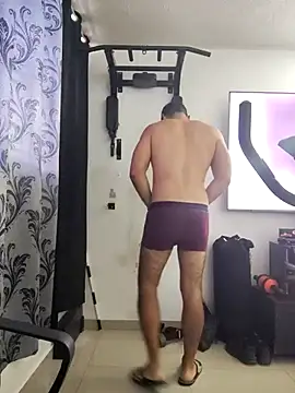 Snapshot of LatinMar chatting on 10.29.25 LatinMar online show from 10.29.25