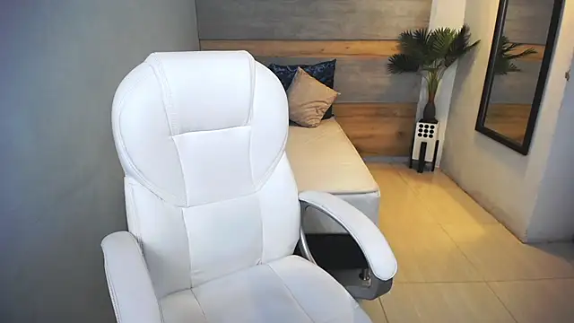 Snapshot of liseth_fox chatting on 12.10.24 liseth fox online show from 12.10.24