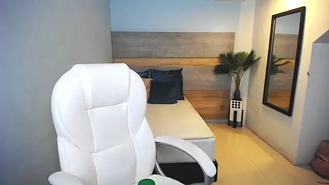 Snapshot of liseth_fox chatting on 12.12.24 liseth fox online show from 12.12.24