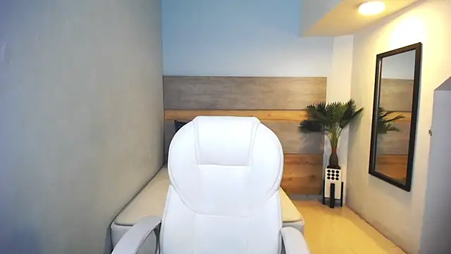 Snapshot of liseth_fox chatting on 12.19.24 liseth fox online show from 12.19.24