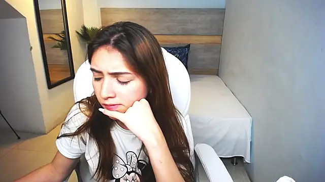 Snapshot of liseth_fox chatting on 12.20.24 liseth fox online show from 12.20.24