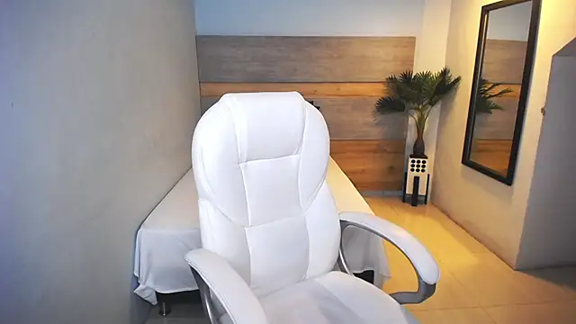 Snapshot of liseth_fox chatting on 12.21.24 liseth fox online show from 12.21.24