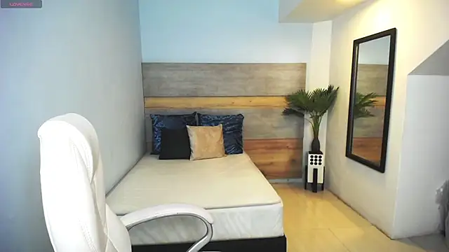 Snapshot of liseth_fox chatting on 02.22.25 liseth fox online show from 02.22.25