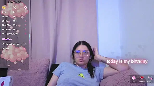 Snapshot of lessliee22_ chatting on 05.19.26 lessliee22 online show from 05.19.26