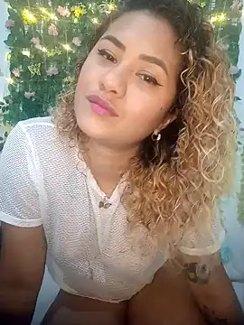 Snapshot of Crysrus chatting on 02.20.25 Crysrus online show from 02.20.25