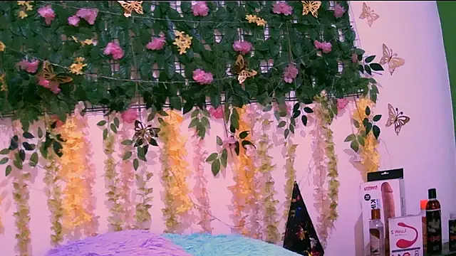 Snapshot of Crysrus chatting on 10.10.25 Crysrus online show from 10.10.25