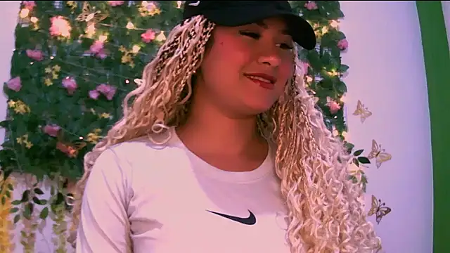 Snapshot of Crysrus chatting on 11.13.25 Crysrus online show from 11.13.25