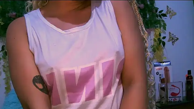 Snapshot of Crysrus chatting on 11.15.25 Crysrus online show from 11.15.25