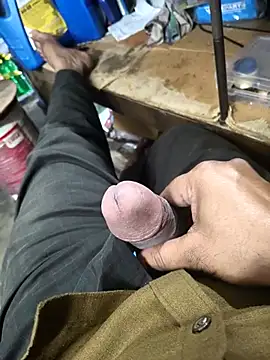 Snapshot of Srmotrs chatting on 09.16.25 Srmotrs online show from 09.16.25