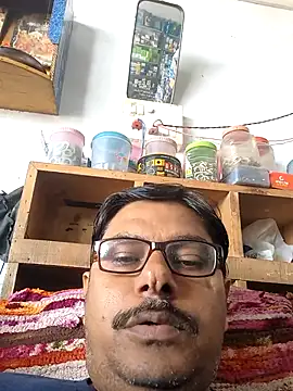 Snapshot of Srmotrs chatting on 09.18.25 Srmotrs online show from 09.18.25