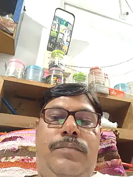 Snapshot of Srmotrs chatting on 09.21.25 Srmotrs online show from 09.21.25