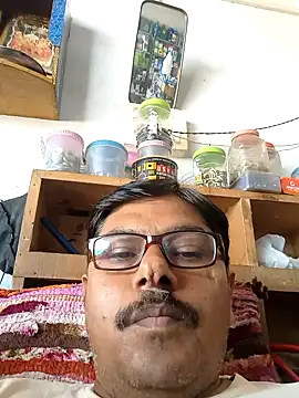 Snapshot of Srmotrs chatting on 09.22.25 Srmotrs online show from 09.22.25