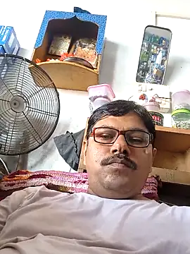 Snapshot of Srmotrs chatting on 09.25.25 Srmotrs online show from 09.25.25