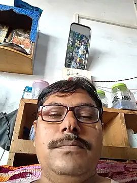 Snapshot of Srmotrs chatting on 09.26.25 Srmotrs online show from 09.26.25