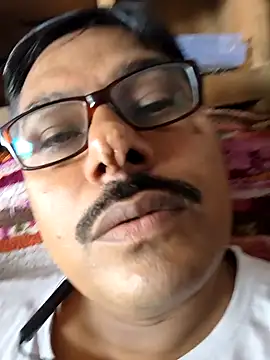 Snapshot of Srmotrs chatting on 09.28.25 Srmotrs online show from 09.28.25