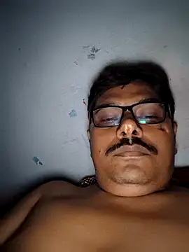 Snapshot of Srmotrs chatting on 10.05.25 Srmotrs online show from 10.05.25