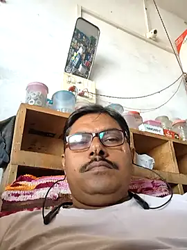 Snapshot of Srmotrs chatting on 10.10.25 Srmotrs online show from 10.10.25