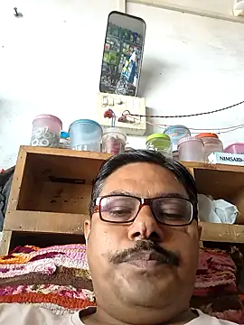 Snapshot of Srmotrs chatting on 10.11.25 Srmotrs online show from 10.11.25