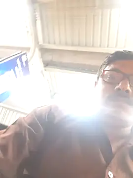 Snapshot of Srmotrs chatting on 10.12.25 Srmotrs online show from 10.12.25