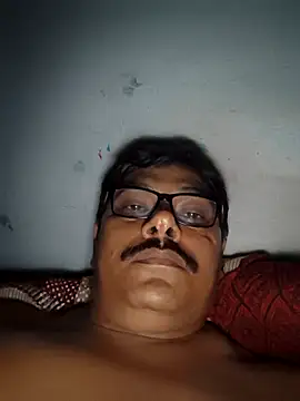 Snapshot of Srmotrs chatting on 10.15.25 Srmotrs online show from 10.15.25