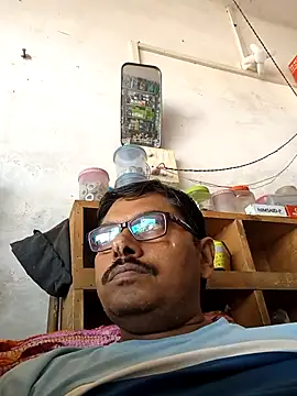 Snapshot of Srmotrs chatting on 10.18.25 Srmotrs online show from 10.18.25