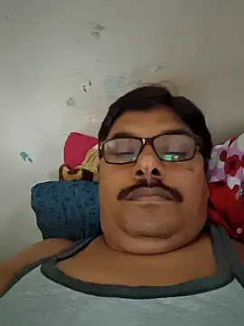 Snapshot of Srmotrs chatting on 10.22.25 Srmotrs online show from 10.22.25