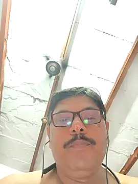 Snapshot of Srmotrs chatting on 10.23.25 Srmotrs online show from 10.23.25