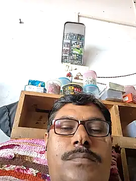 Snapshot of Srmotrs chatting on 10.24.25 Srmotrs online show from 10.24.25