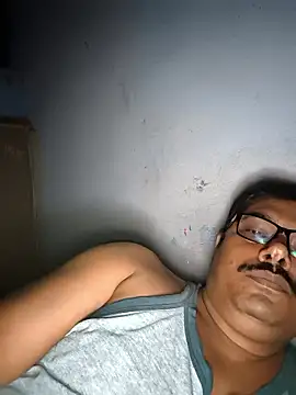 Snapshot of Srmotrs chatting on 10.25.25 Srmotrs online show from 10.25.25